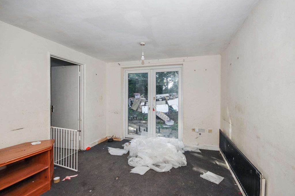 Property photo 2 of 15 12 Blake Court, Swaffham, Norfolk, Pe37 8Hg