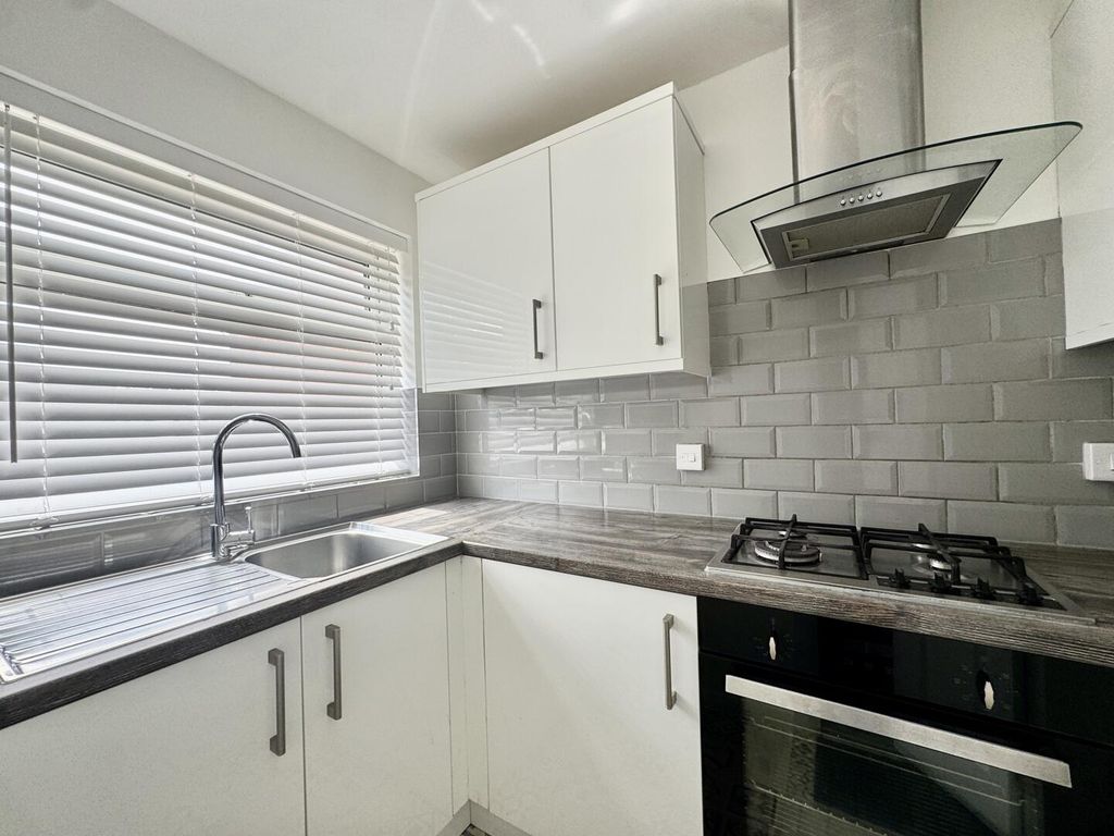 Property photo 2 of 10 Kitchen