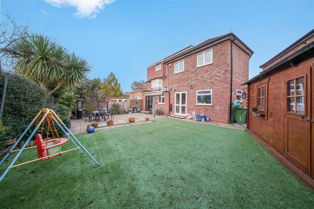 Property photo 2 of 39 16 Wellgarth - 04.Jpg