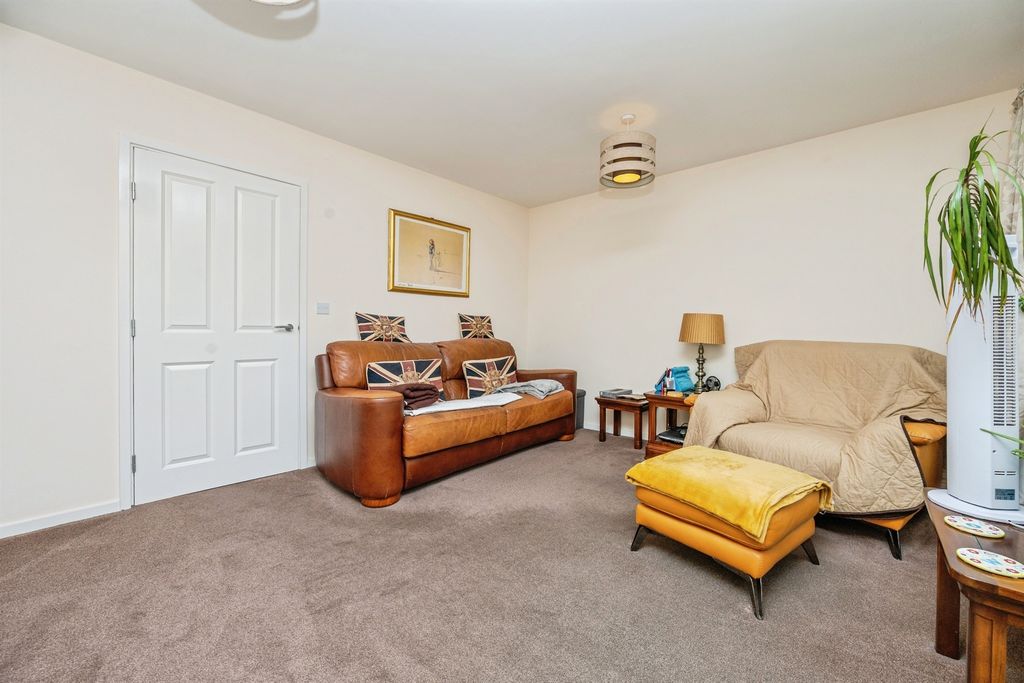 Property photo 3 of 18