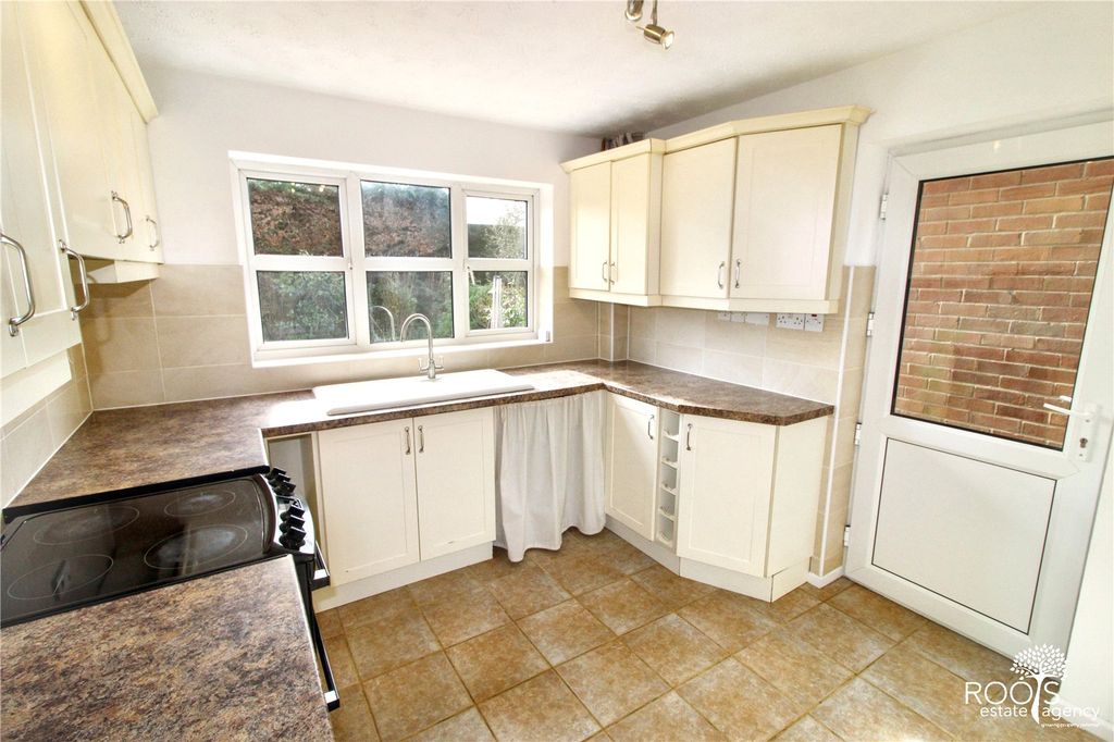 Property photo 3 of 13 Kitchen