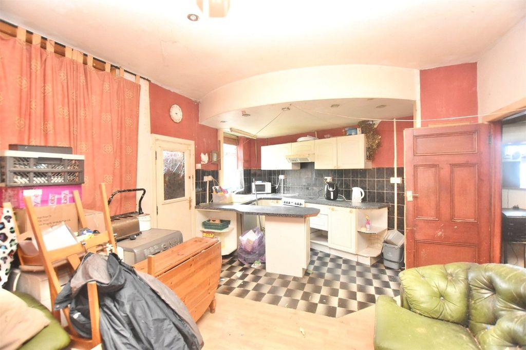 Property photo 3 of 11 Kitchen Diner