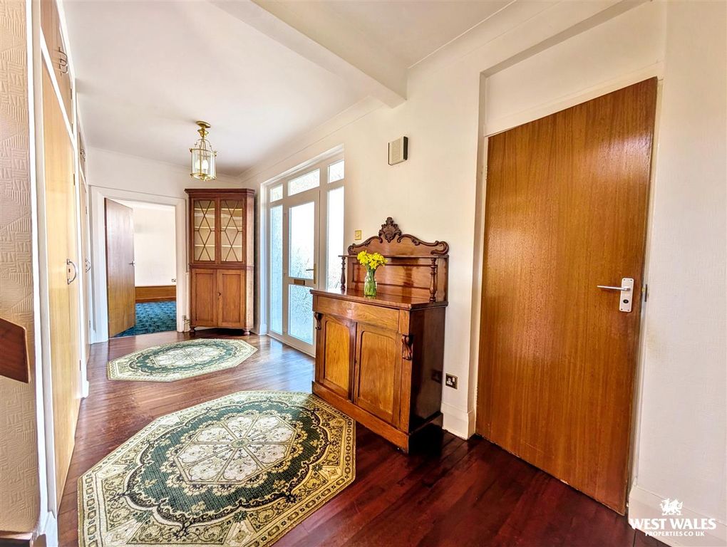 Property photo 3 of 39 1000150986.Jpg