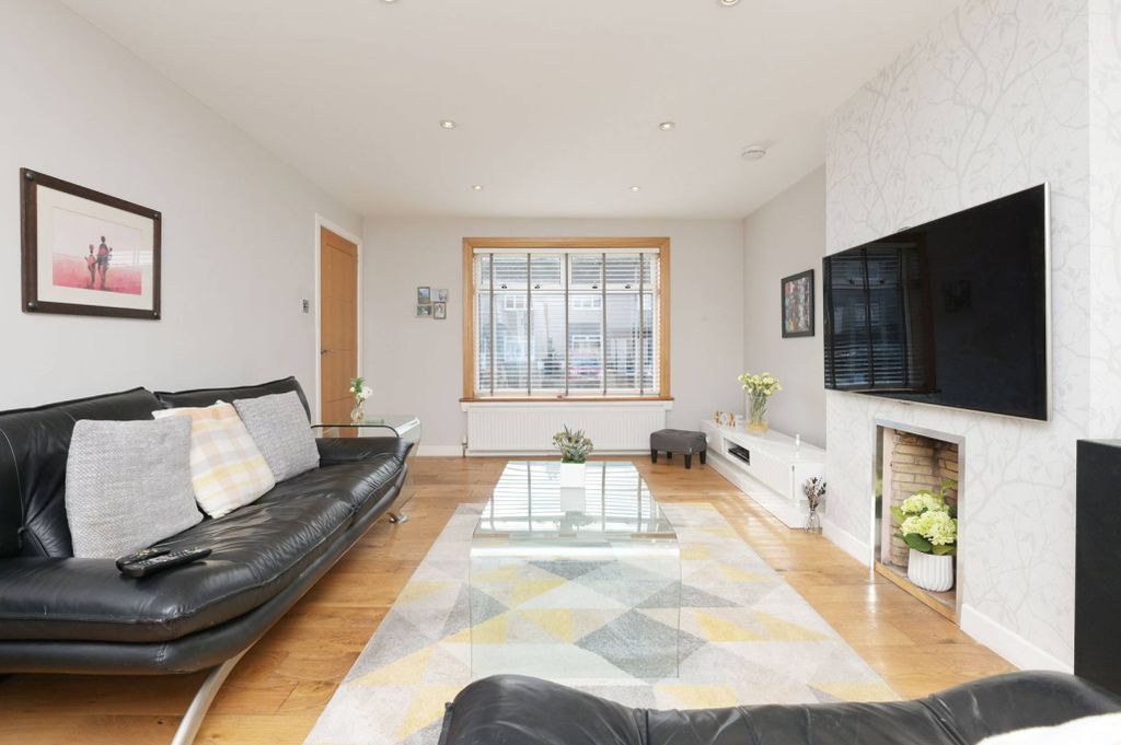 Property photo 2 of 24