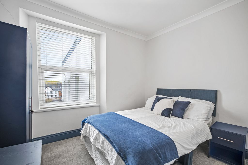 Property photo 3 of 9 0041