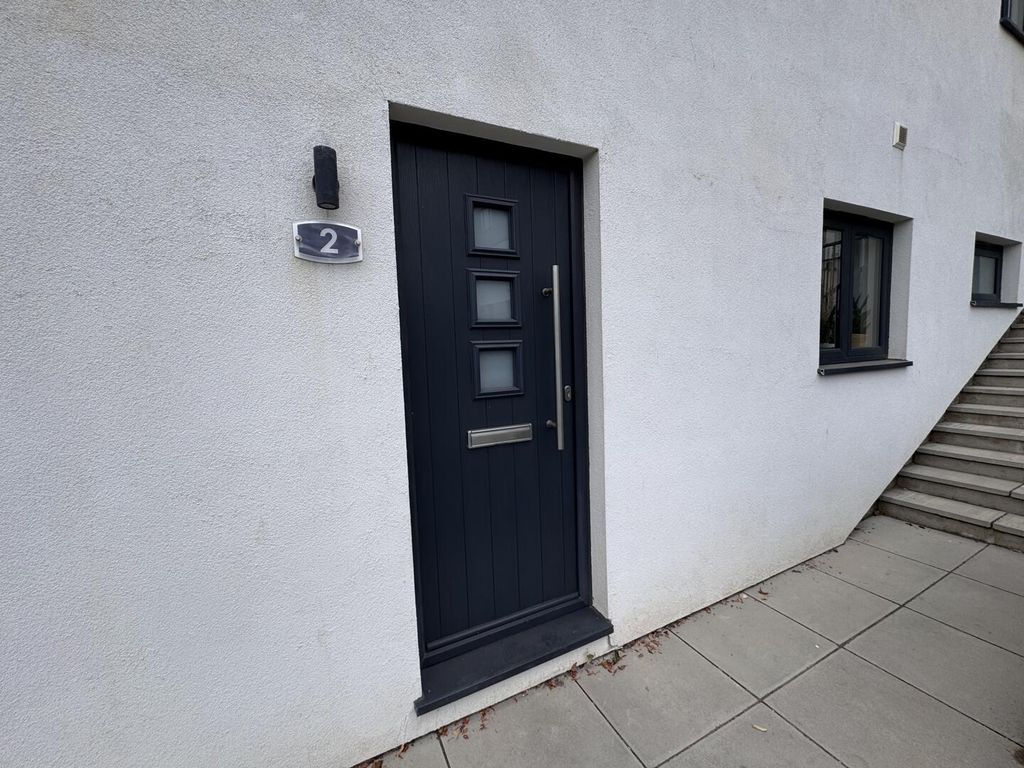 Property photo 2 of 9 Front (Exterior)
