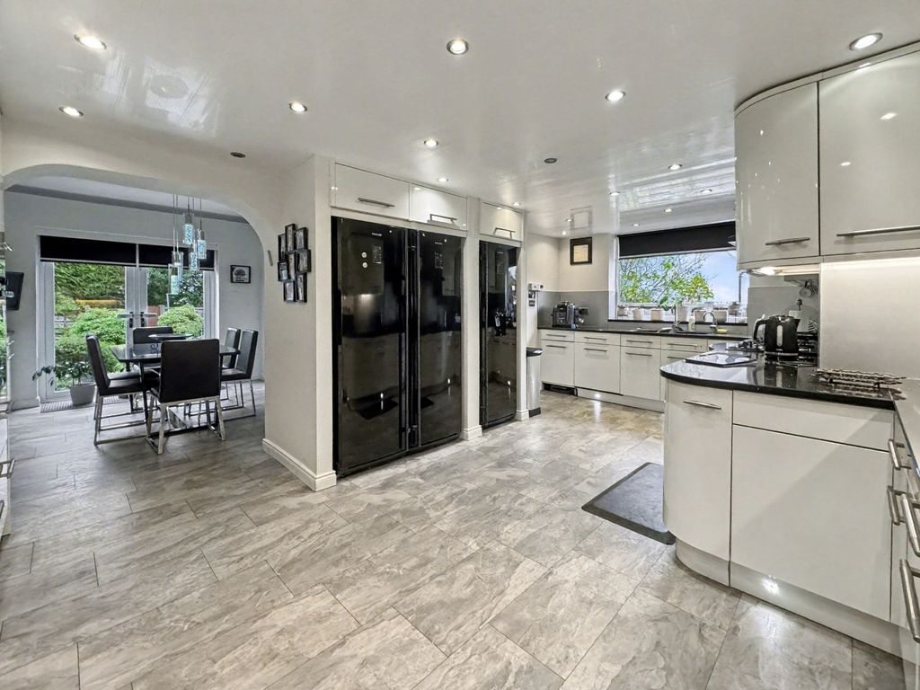 Property photo 1 of 32