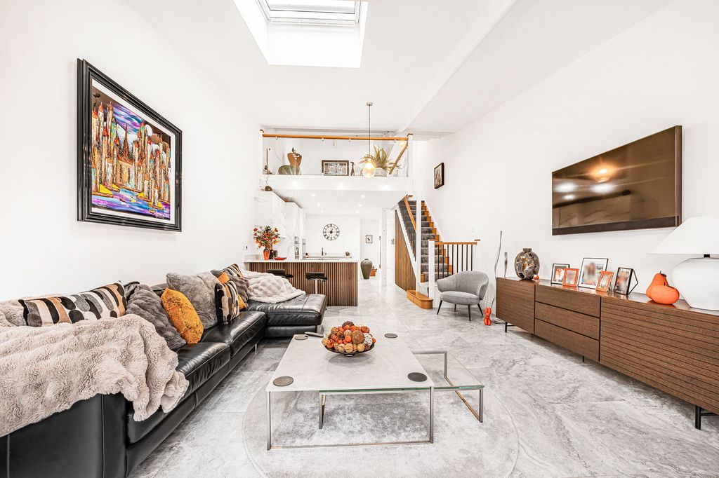 Property photo 1 of 39