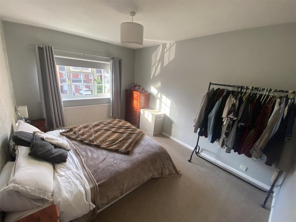 Property photo 3 of 9 Bedroom 1