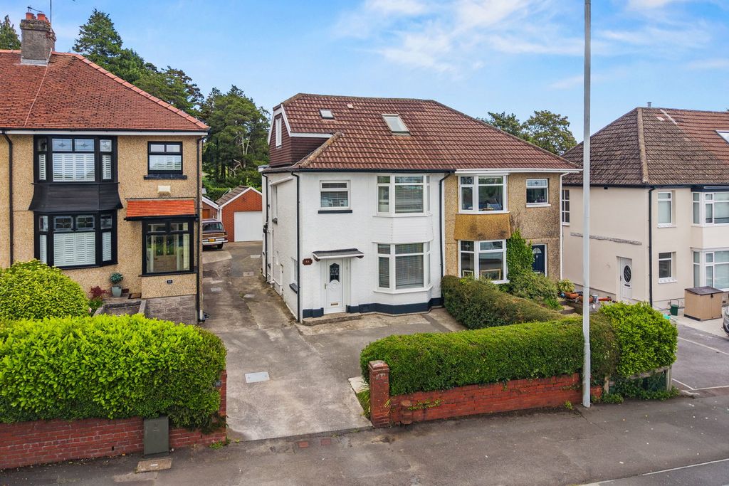 Property photo 2 of 32