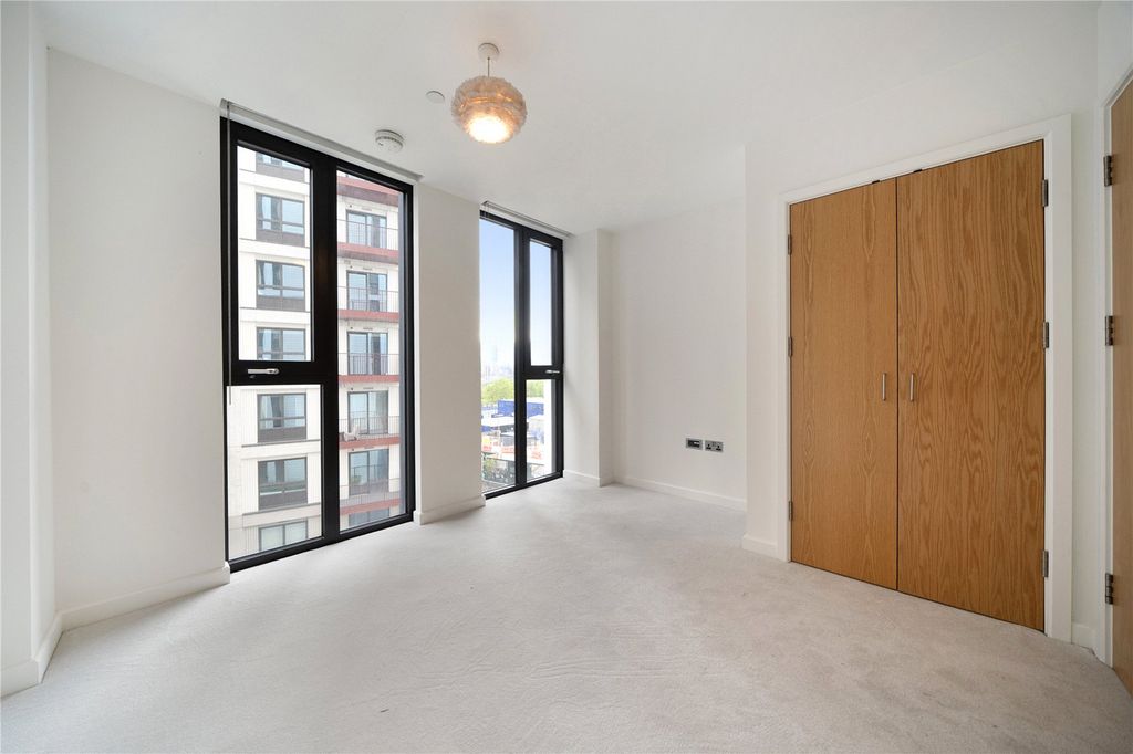 Property photo 2 of 18 Picture No. 41