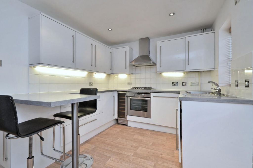 Property photo 2 of 11 Kitchen