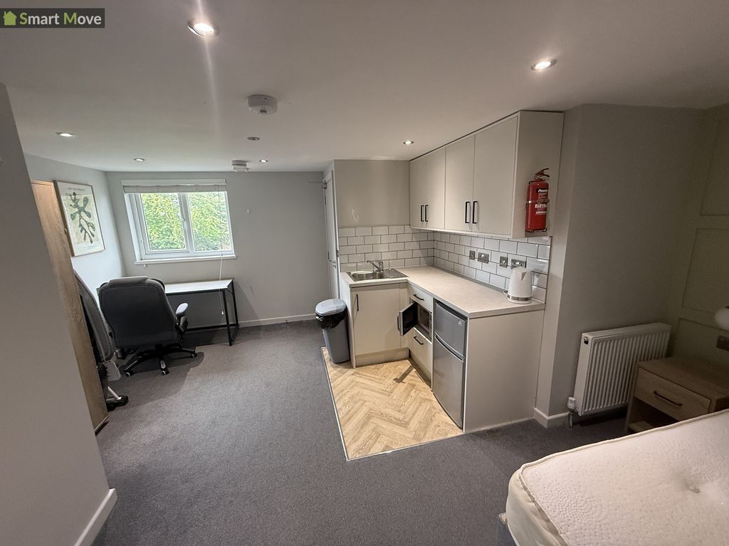 Property photo 3 of 17 Studio 1