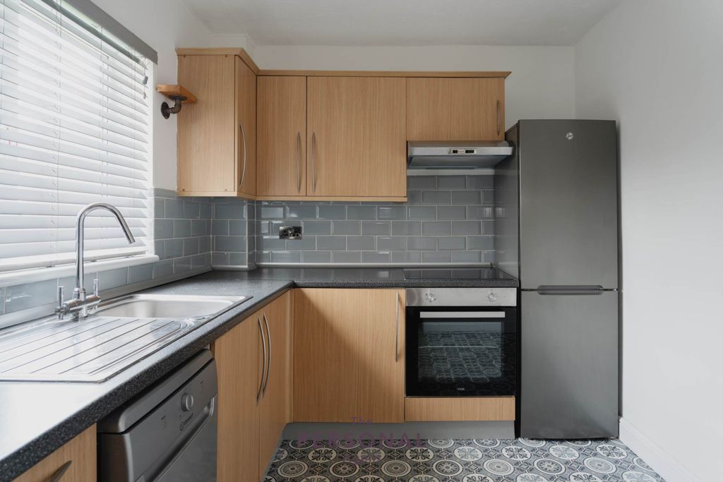 Property photo 2 of 8