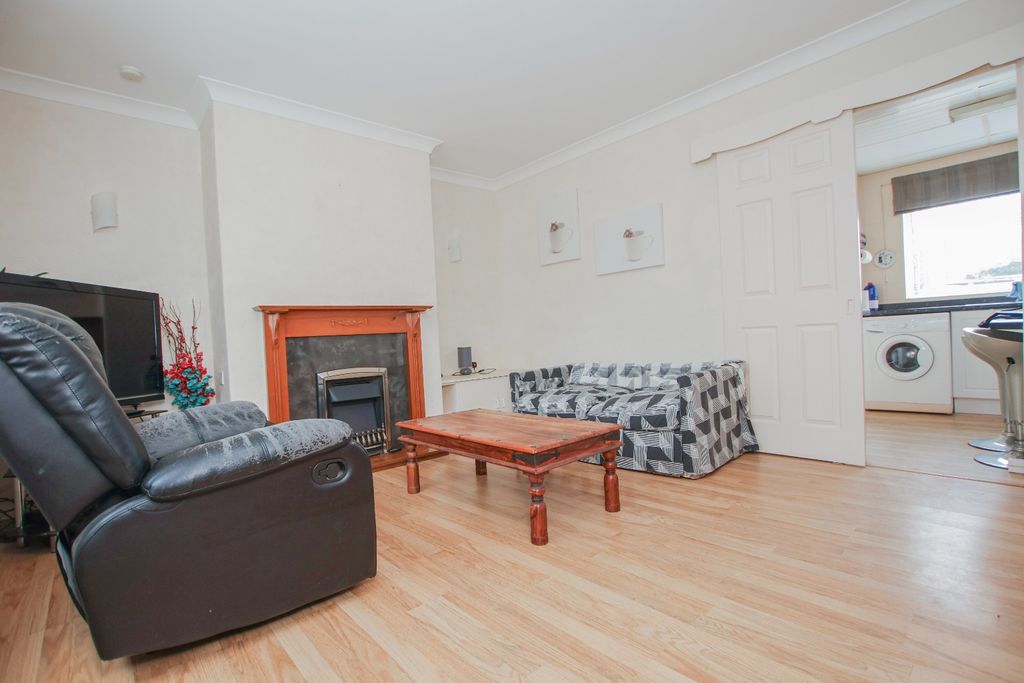 Property photo 3 of 17 5045272