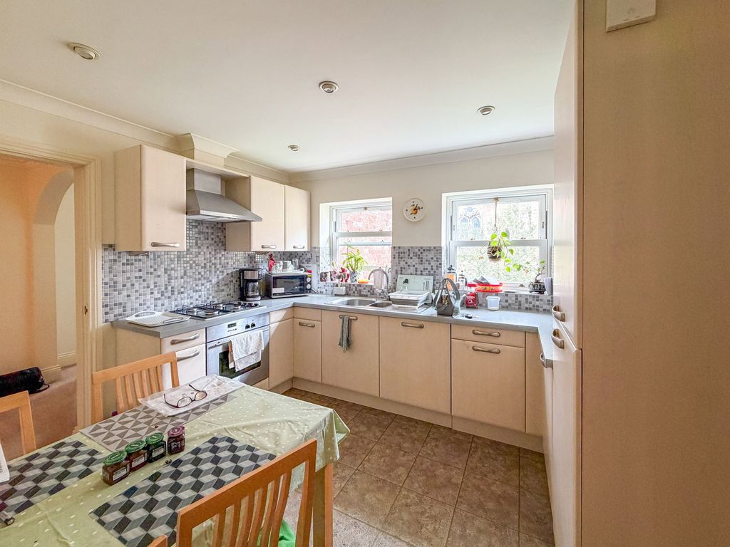Property photo 3 of 12