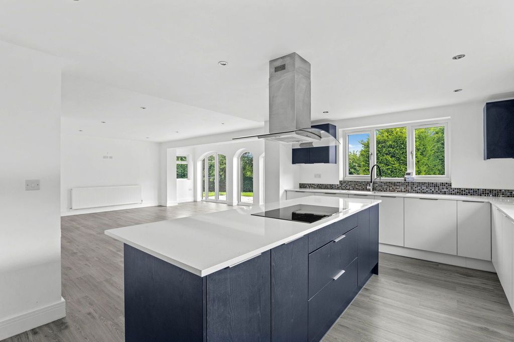 Property photo 2 of 24