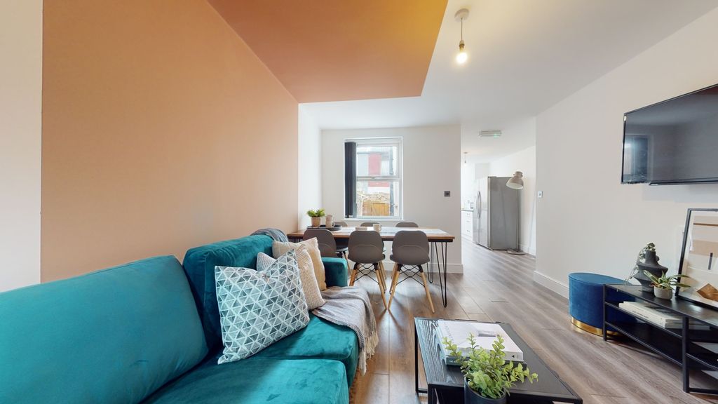 Property photo 1 of 25 A Spacious And Stylish Modern Living Room, Perfect...