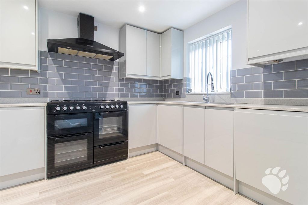 Property photo 3 of 22 Kitchen