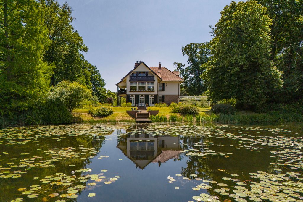 Property photo 2 of 36