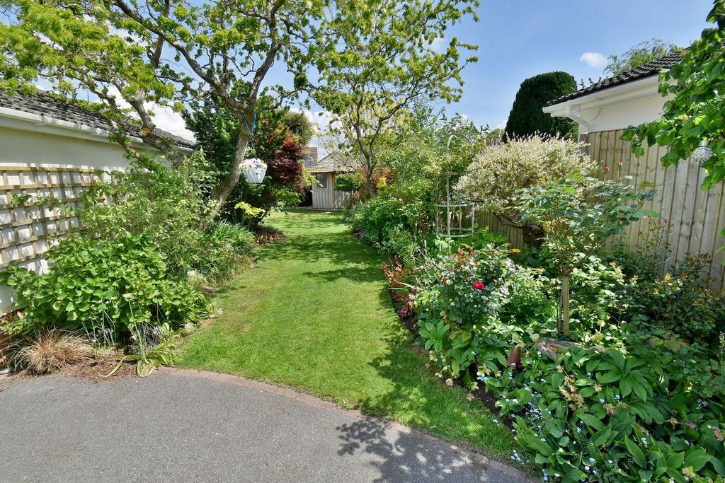 Property photo 2 of 25