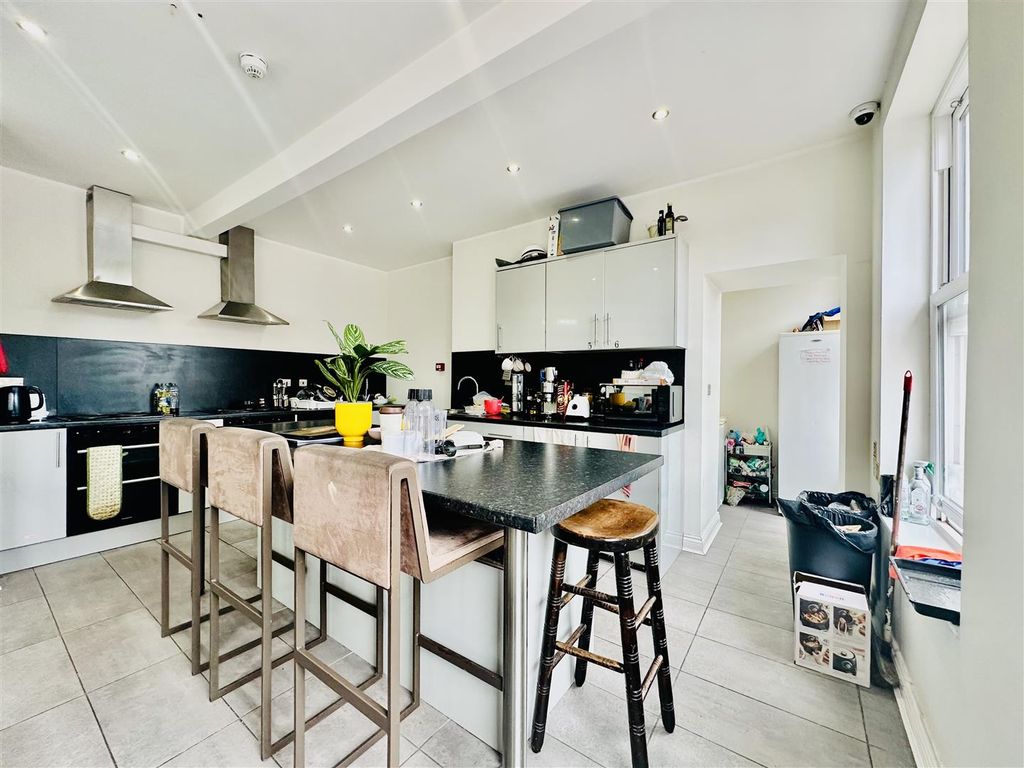 Property photo 3 of 9 Communal Kitchen