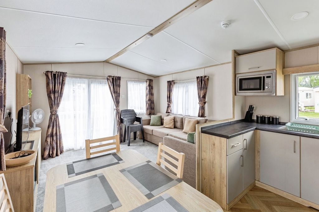 Property photo 2 of 17 Open Plan