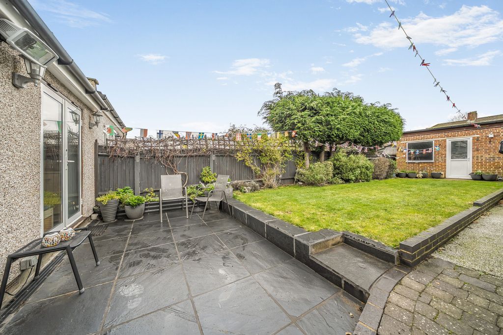 Property photo 3 of 28 Garden