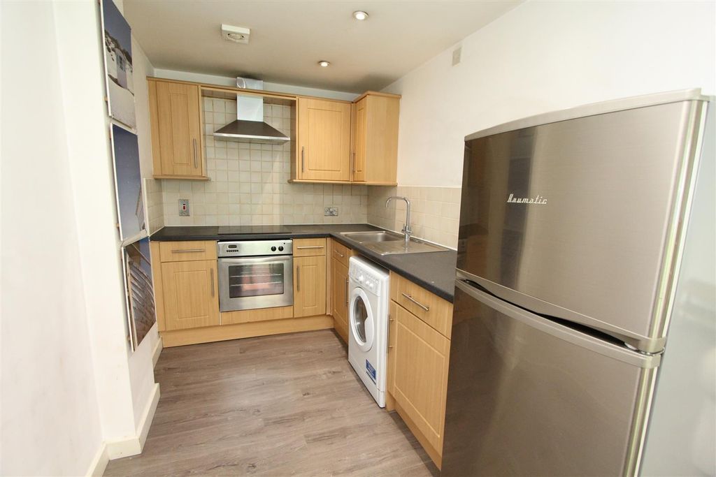 Property photo 2 of 10 Kitchen.Jpg