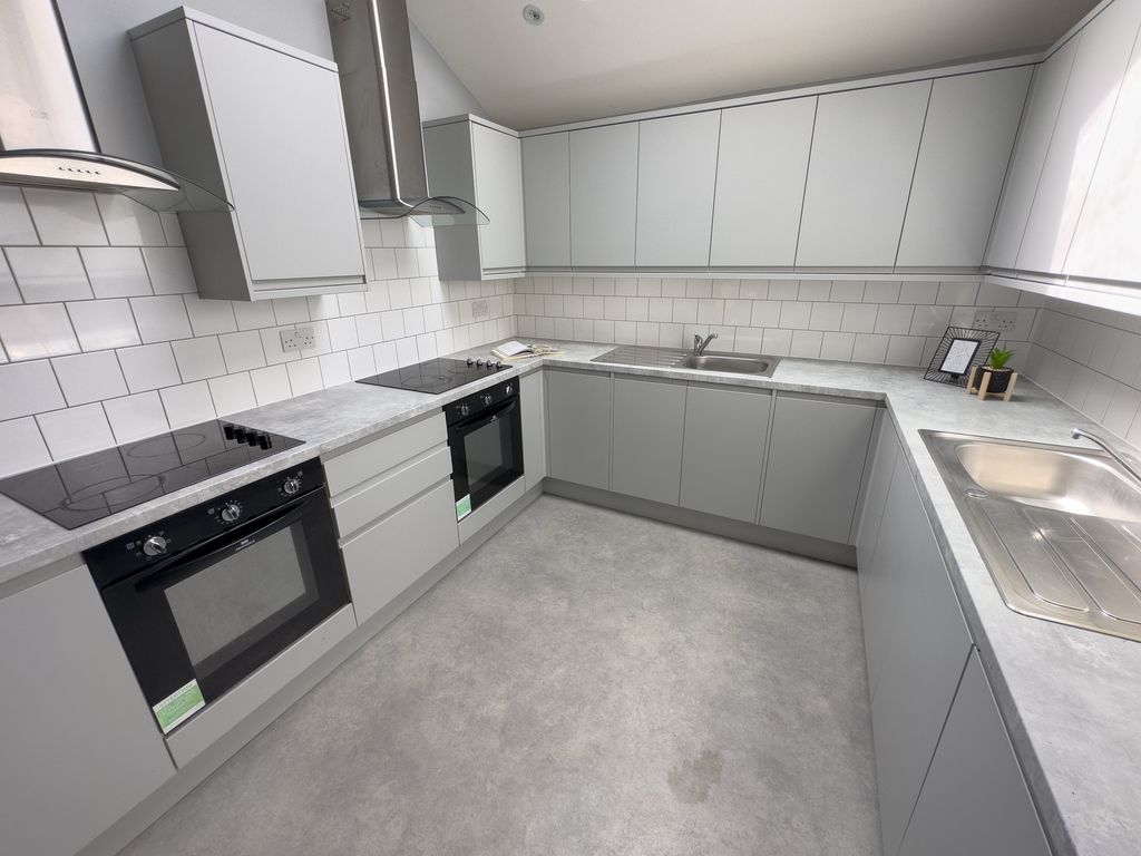 Property photo 2 of 13 4