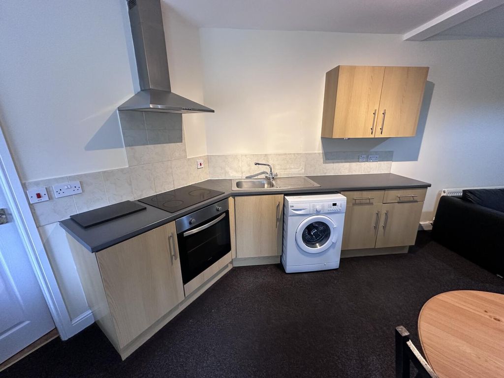 Property photo 3 of 6 Kitchen