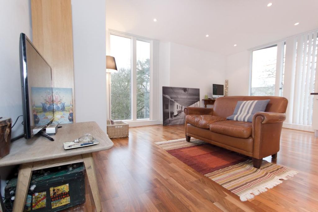 Property photo 3 of 7 Living Room