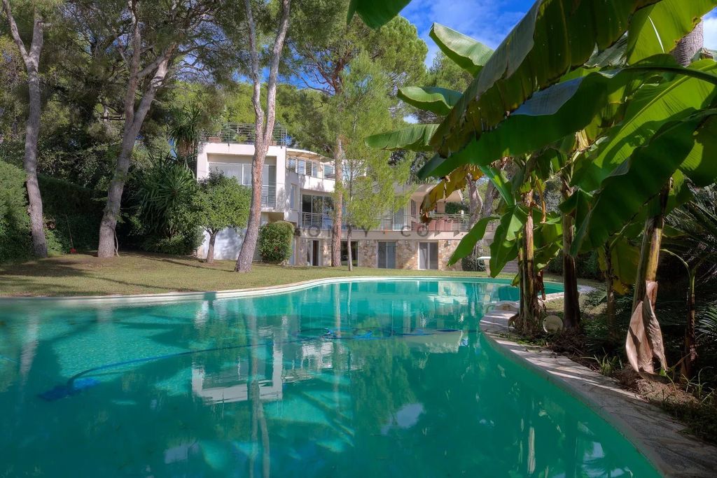 Property photo 1 of 17 Saint-Jean-Cap-Ferrat, A Stone's Throw From The Four Seasons - Sale Contemporary Villa With Sea View
