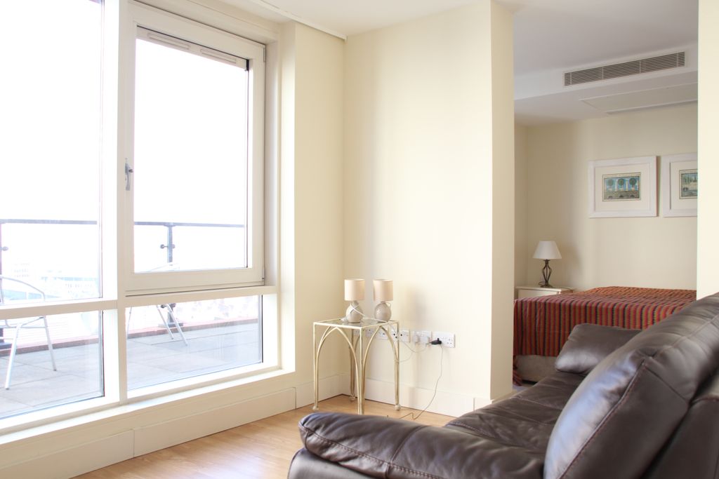 Property photo 3 of 14 Reception