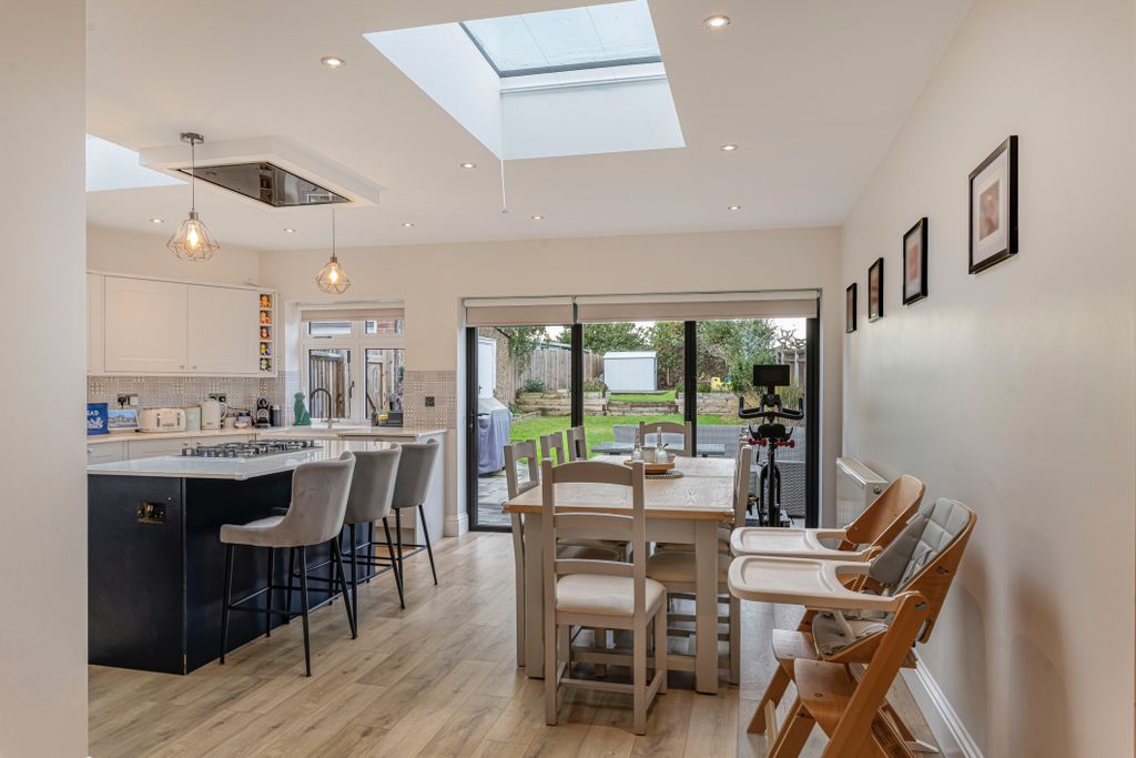 Property photo 2 of 25