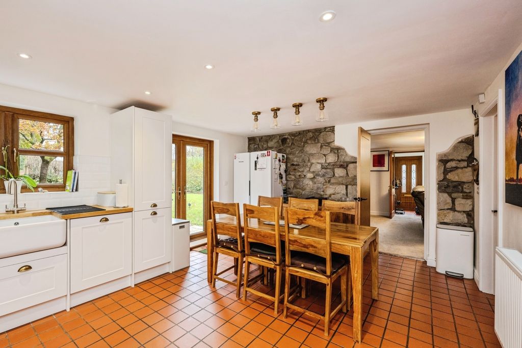 Property photo 2 of 16 Photo