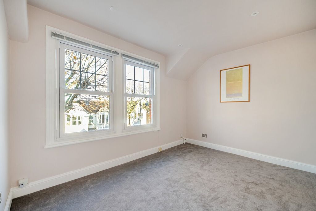 Property photo 2 of 8 Picture No. 18