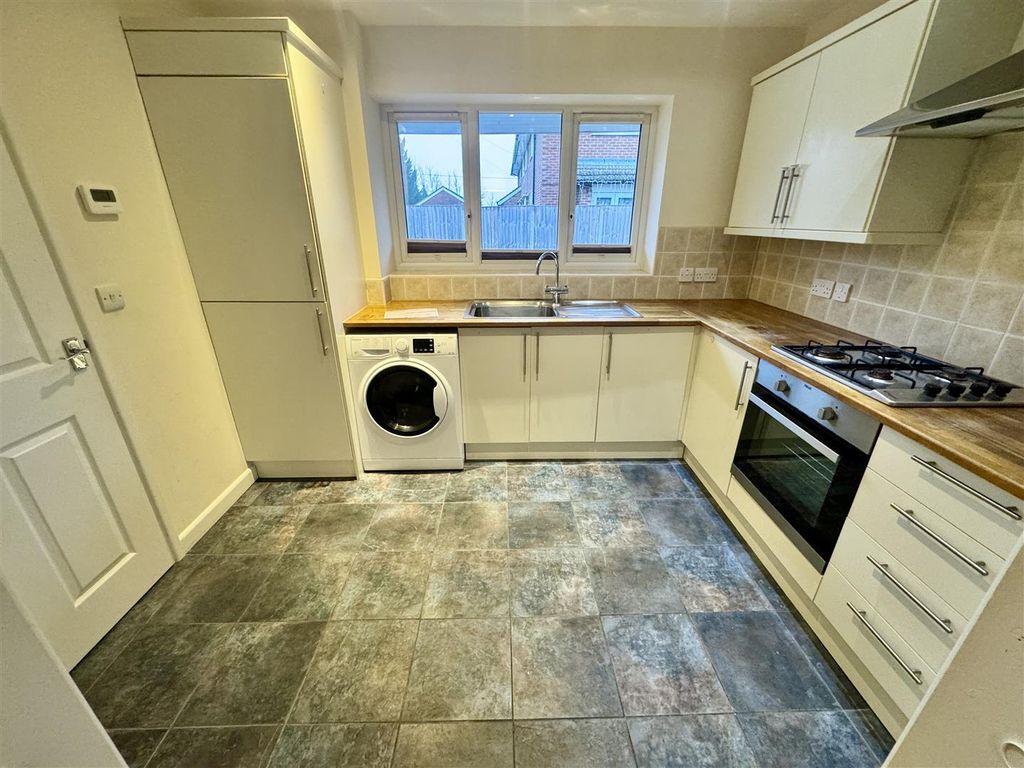 Property photo 1 of 9 Kitchen