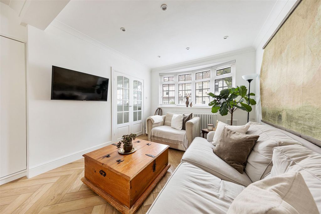 Property photo 2 of 25 Goldsmith Road, E17