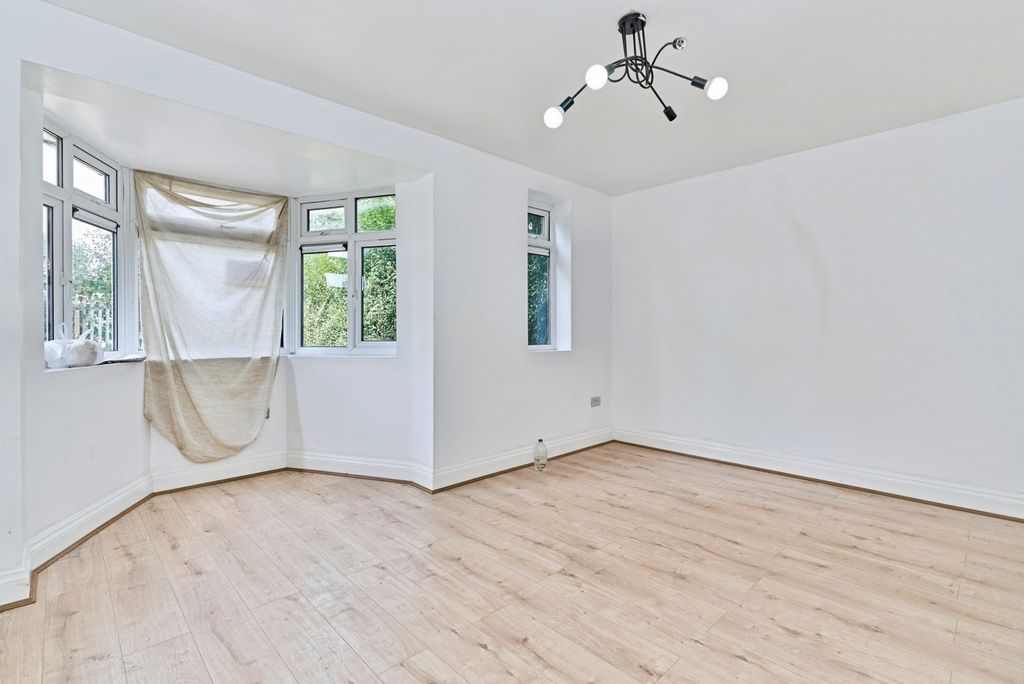 Property photo 2 of 16 Image 2