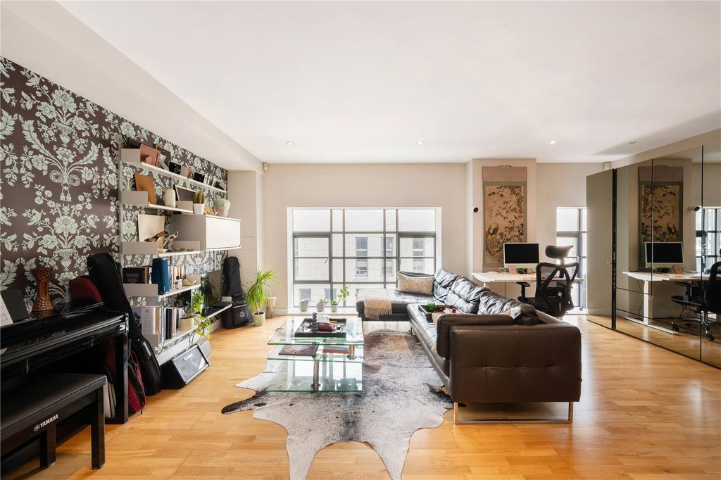 Property photo 3 of 11 Picture No. 01