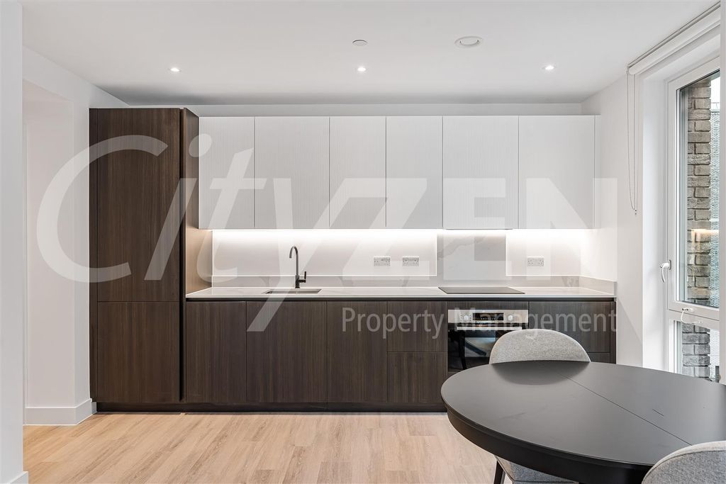 Property photo 2 of 12 Kitchen