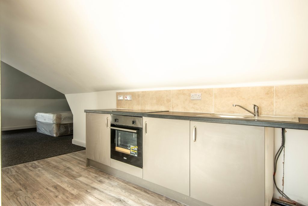 Property photo 3 of 6 Kitchen 1