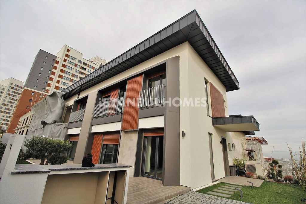 Property photo 2 of 46