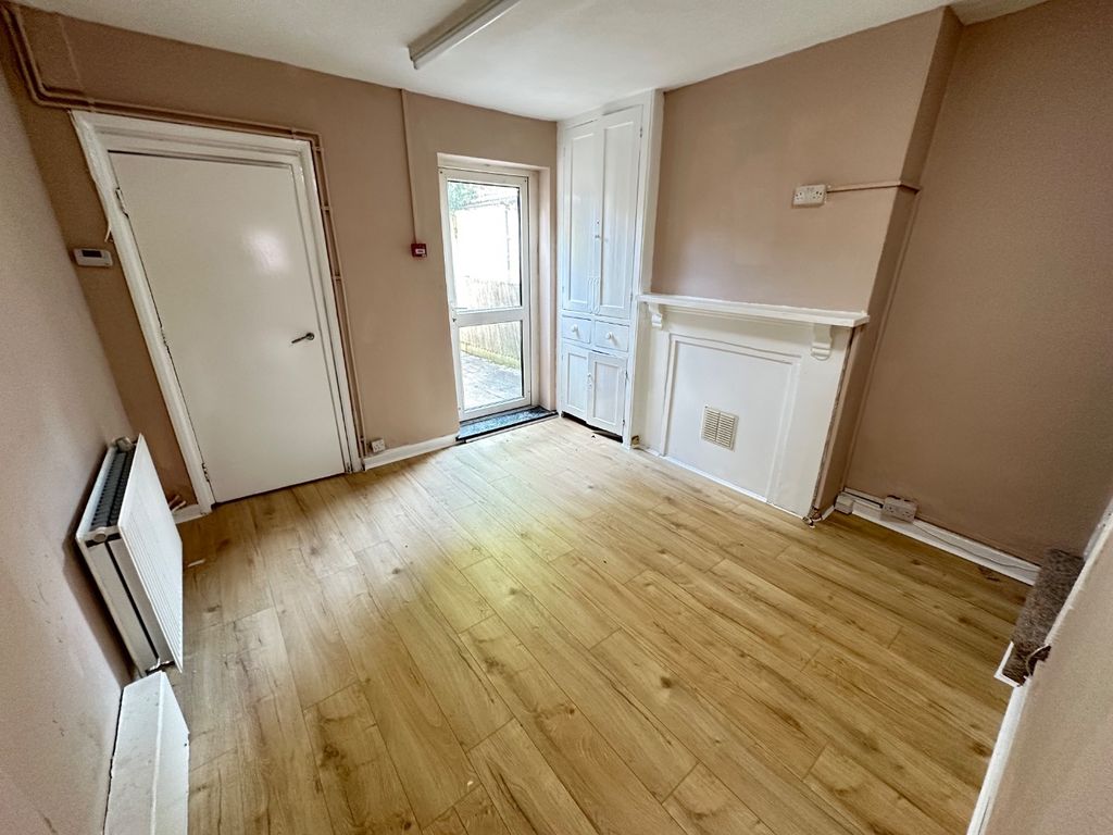 Property photo 2 of 10 4433731