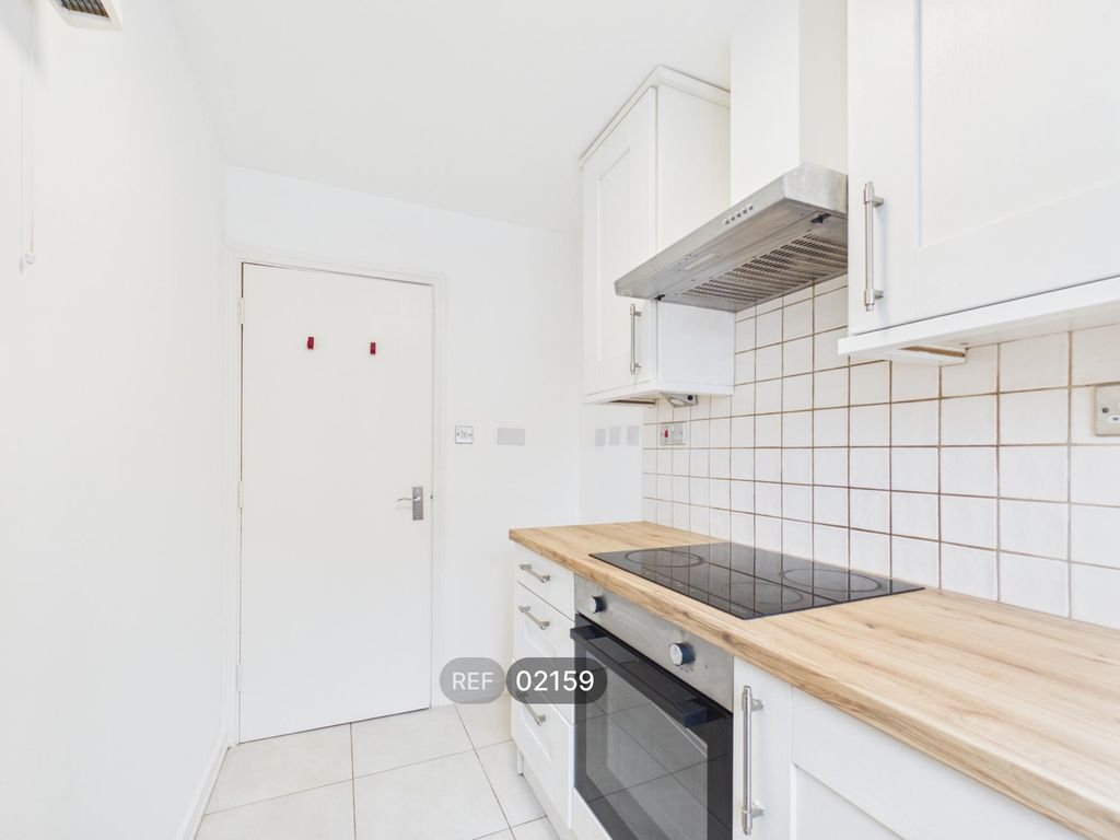 Property photo 3 of 14 Kitchen
