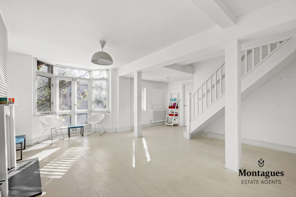 Property photo 2 of 25 Photo 17