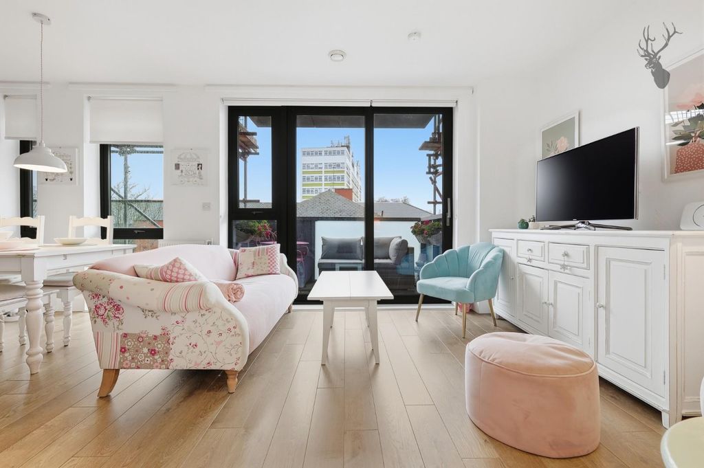 Property photo 3 of 23