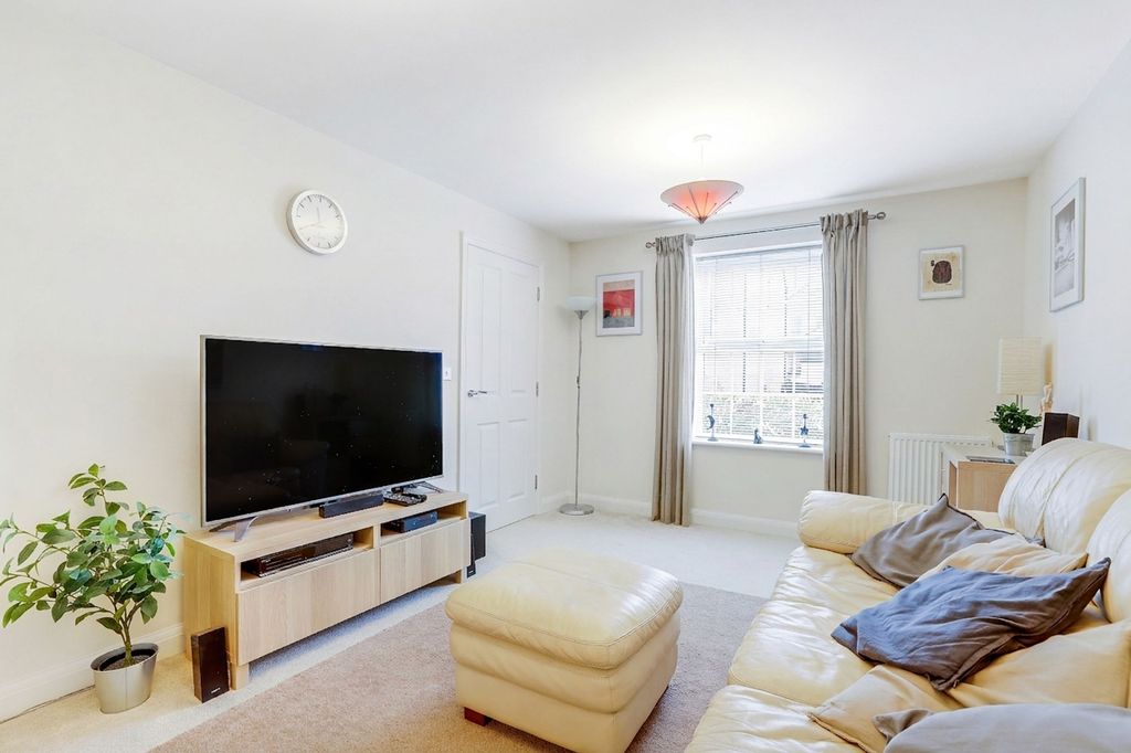 Property photo 2 of 21