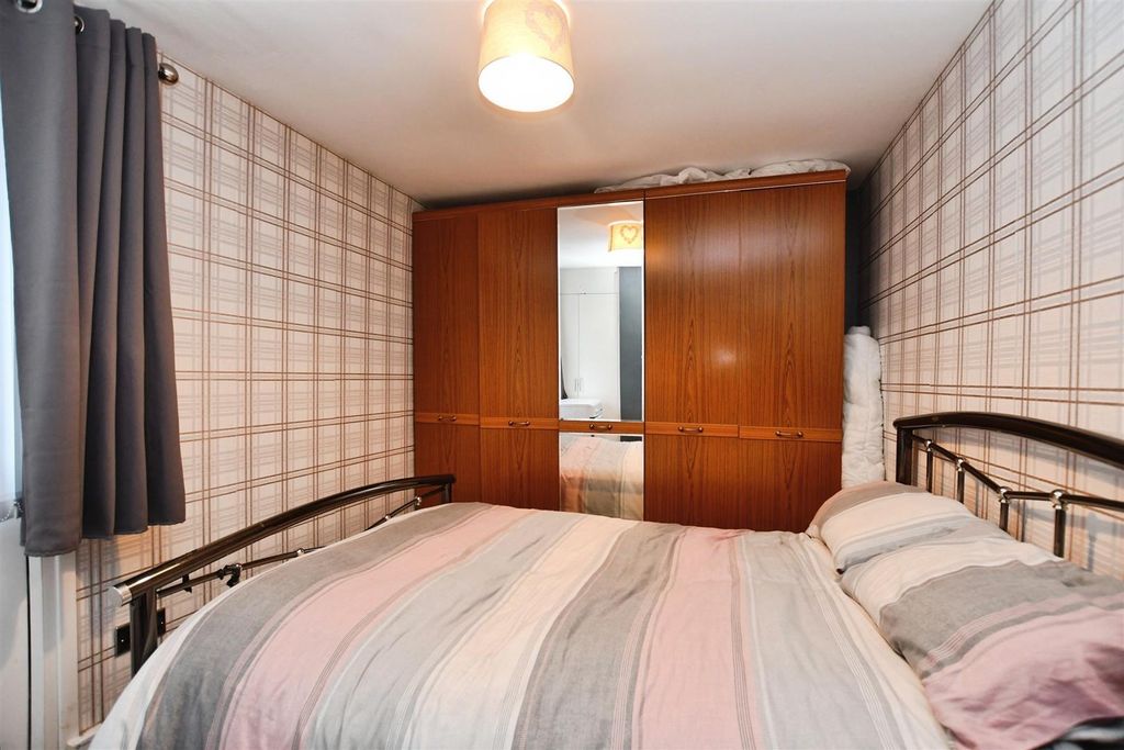 Property photo 2 of 27 Bedroom 2